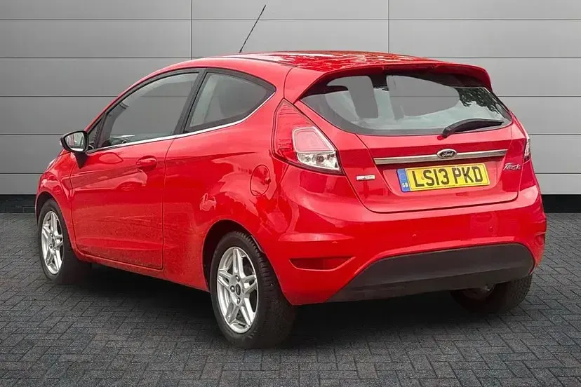 Used Ford Fiesta Zetec 99 HP (72 kW) 2013 Red Hatchback