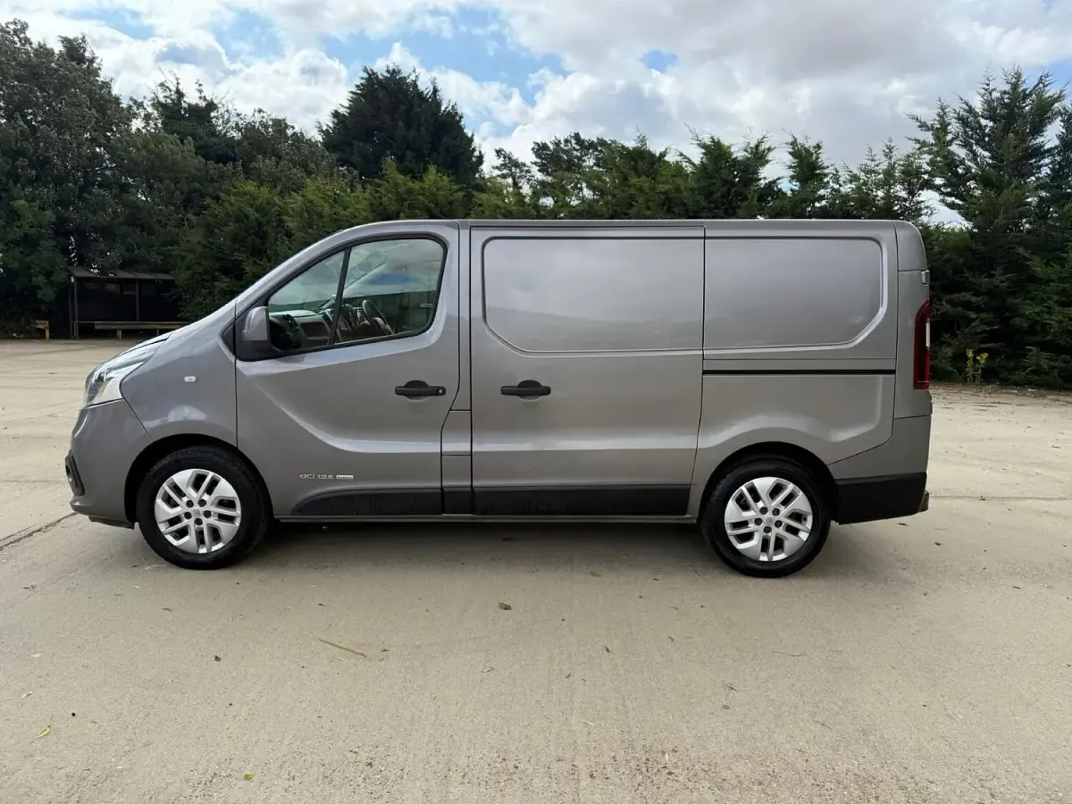 Used Renault Trafic 2017 Grey MPV