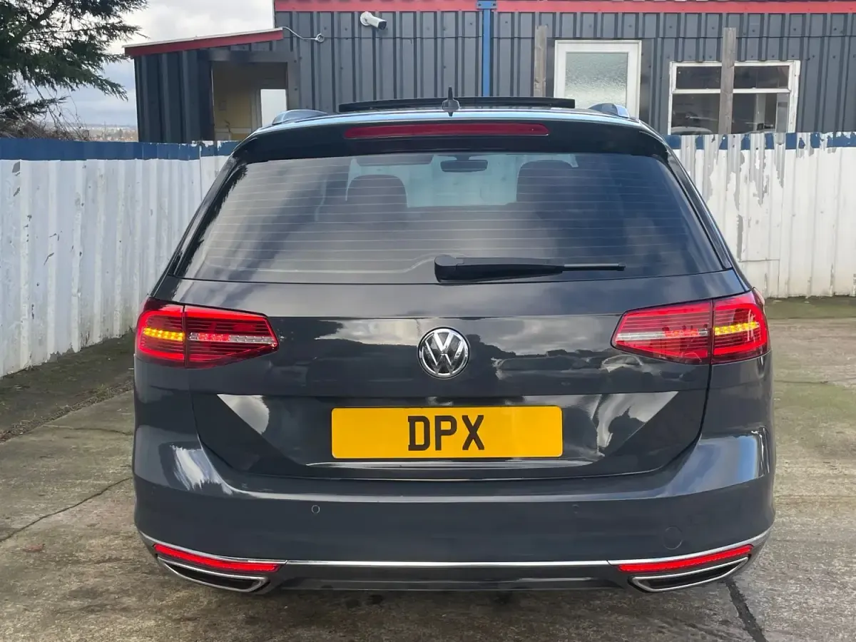 Usado VW Passat GT 150 HP (110 kW) 2018 Cinzento Carrinha