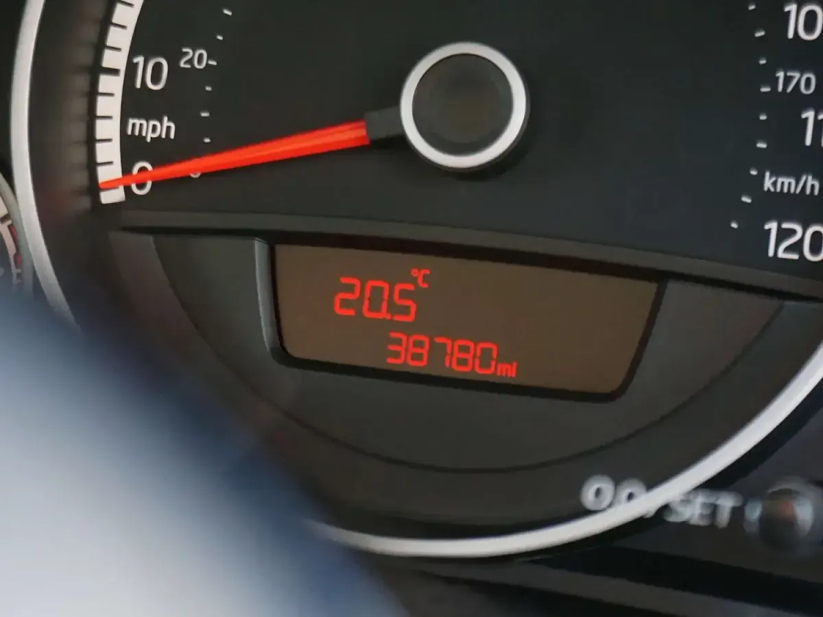 Used VW up! high up! 75 HP (55 kW) 2015 Red Hatchback