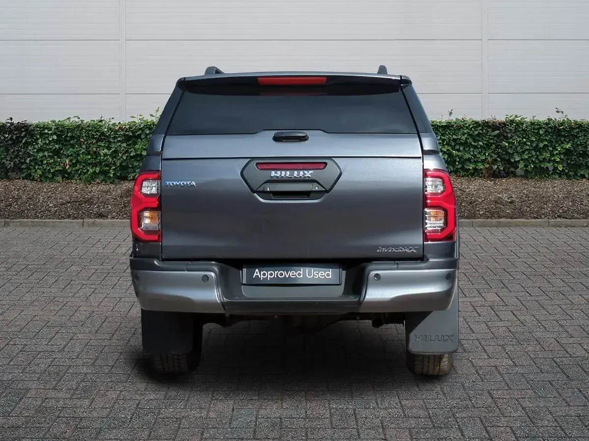 Used Toyota HiLux 204 HP (150 kW) 2025 Grey Pickup