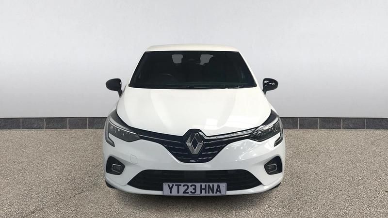 Used Renault Clio V Techno 145 HP (106 kW) 2023 White Hatchback