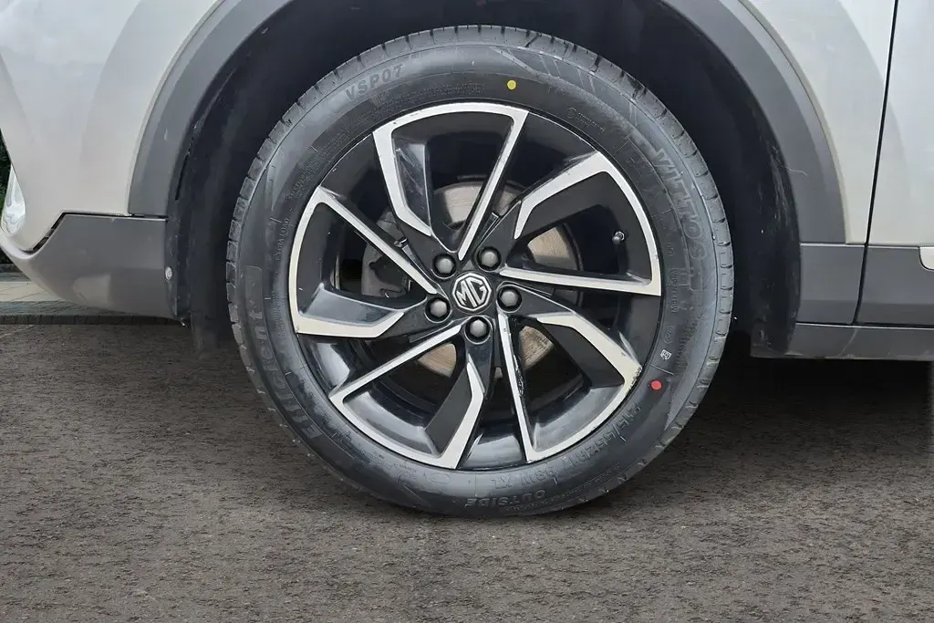 Usado MG ZS Exclusive 106 HP (77 kW) 2021 Prateado SUV