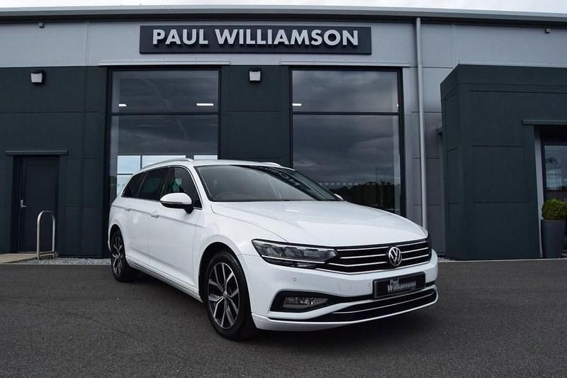 Used VW Passat SEL 120 HP (88 kW) 2019 White Estate