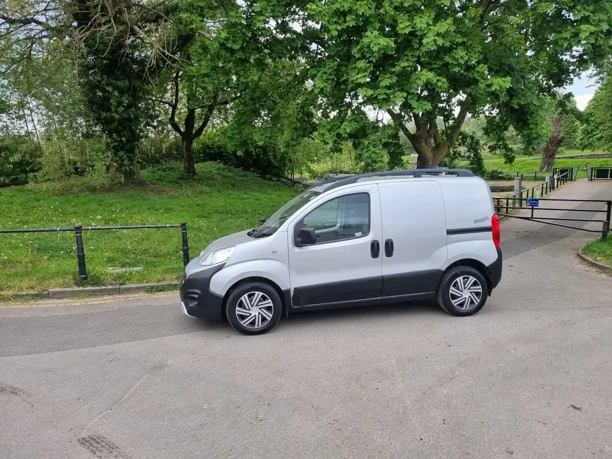 Usado Fiat Fiorino 80 HP (58 kW) 2019 Prateado Monovolume