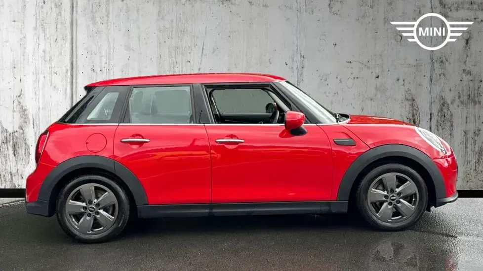 Used Mini ONE Classic 101 HP (74 kW) 2022 Red Hatchback