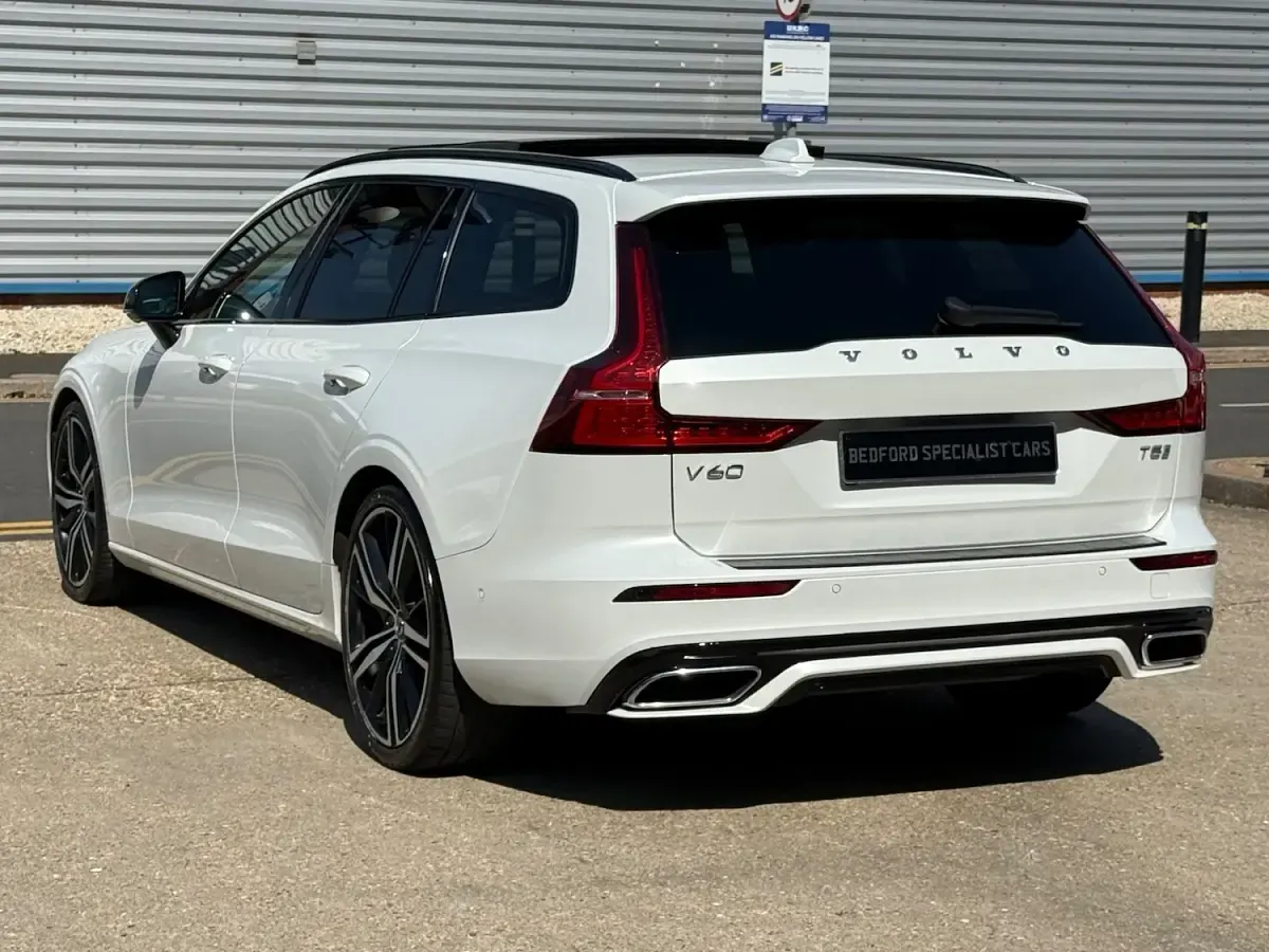 Used Volvo V60 R-Design Pro 247 HP (181 kW) 2019 White Estate