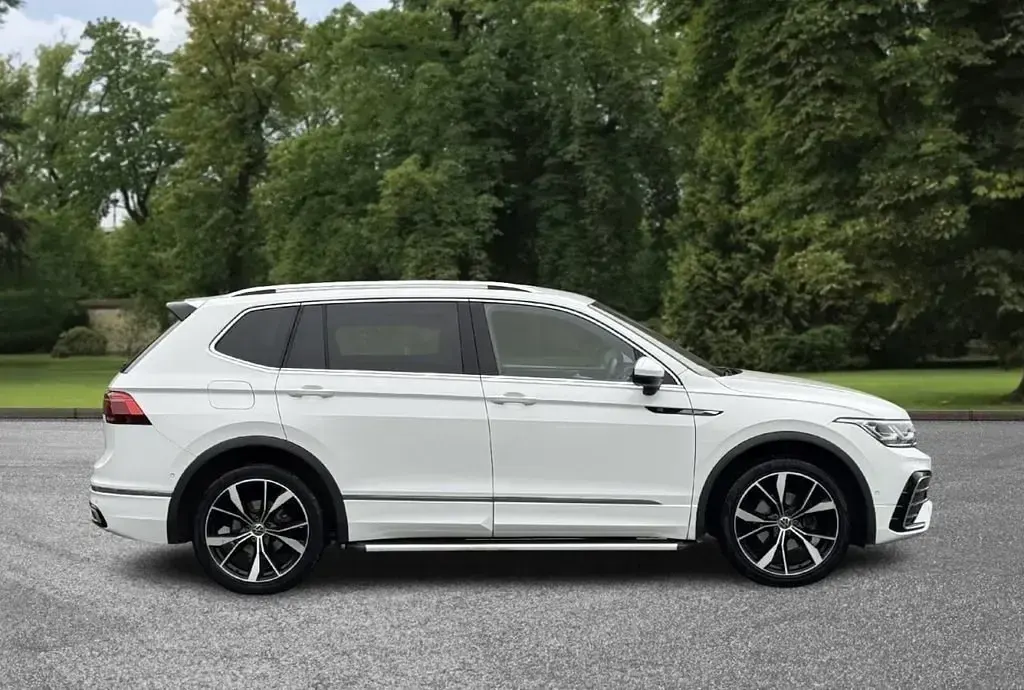 Usado VW Tiguan Allspace R-line 150 HP (110 kW) 2022 Branco SUV