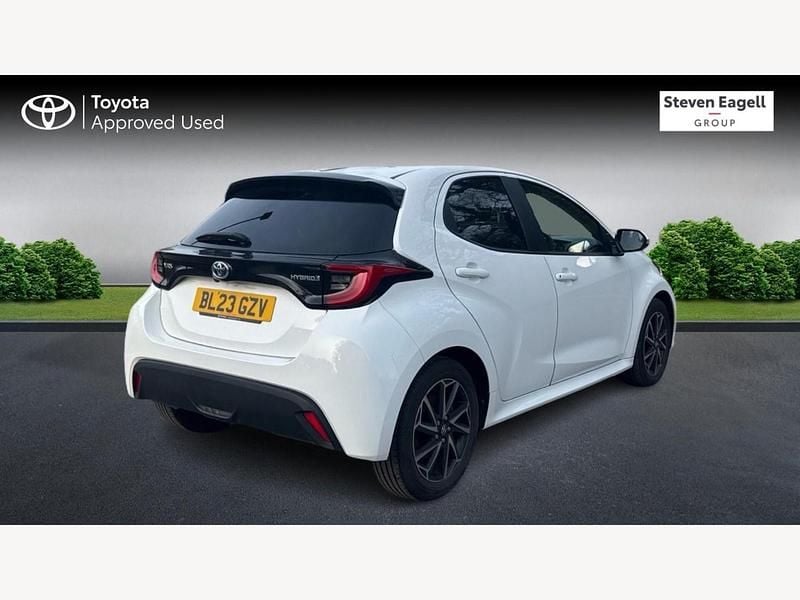 Used Toyota Yaris Hybrid Design 2023 White Hatchback