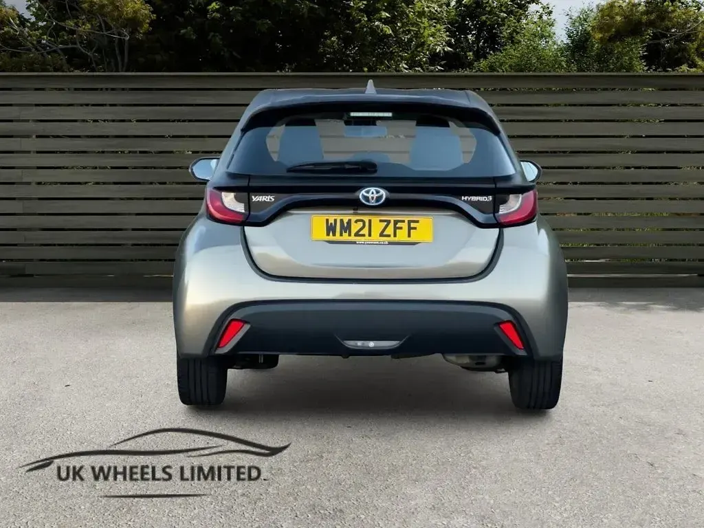 Used Toyota Yaris 114 HP (83 kW) 2021 Bronze Hatchback