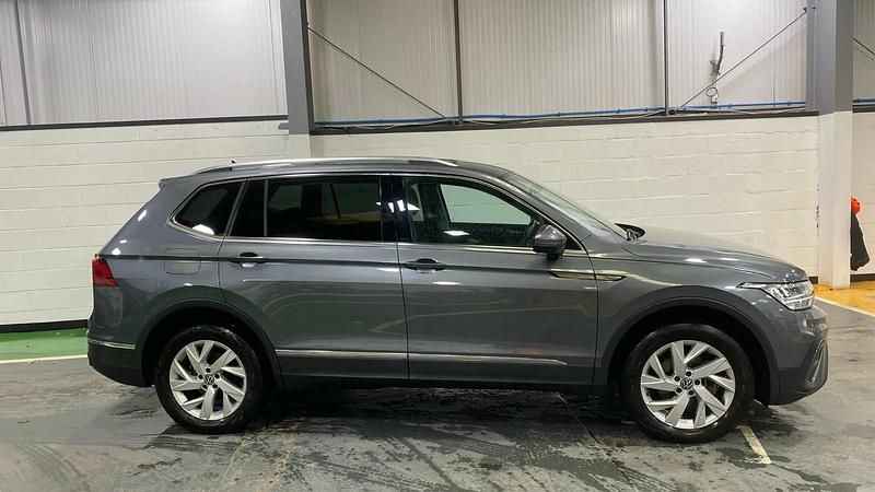 Used VW Tiguan Allspace Life 150 HP (110 kW) 2023 Grey SUV