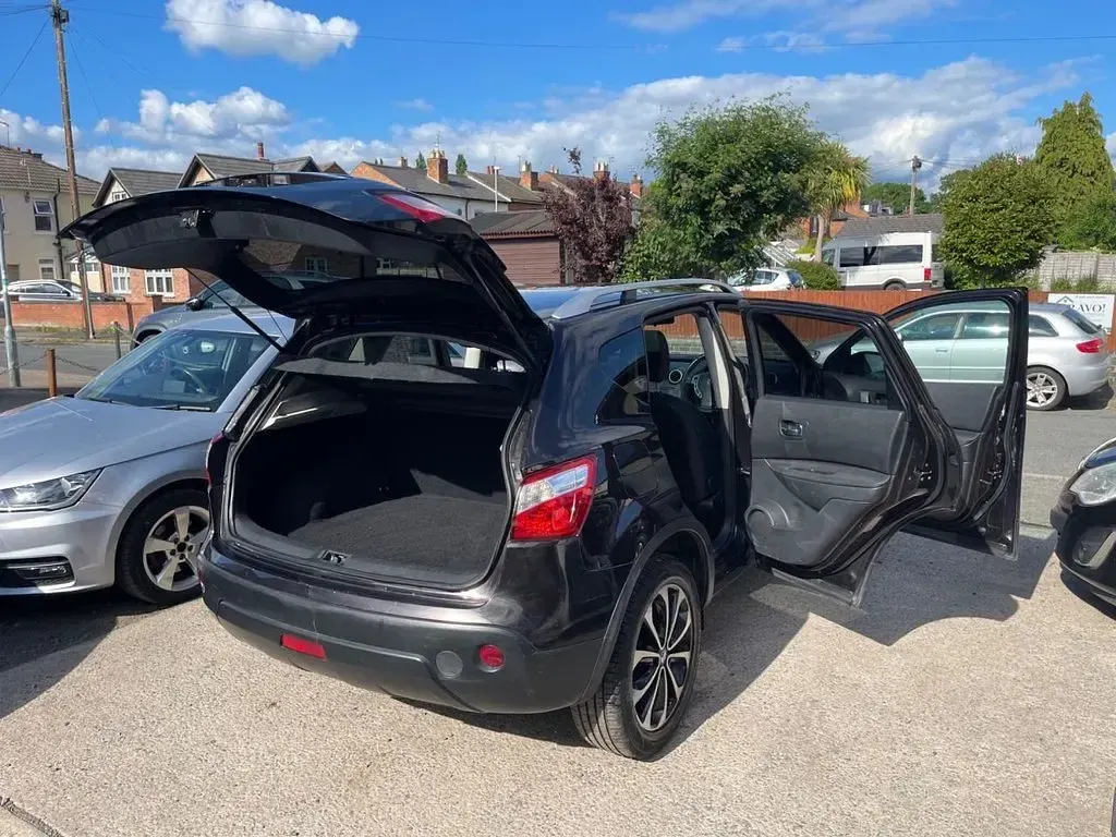 Begagnad Nissan Qashqai N-TEC 117 HK (86 kW) 2011 Svart SUV