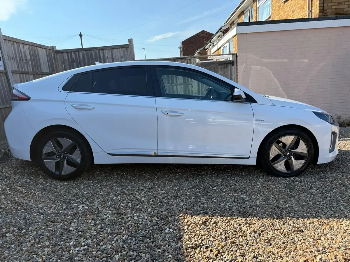 Used Hyundai Ioniq Premium SE 141 HP (103 kW) 2021 White Hatchback