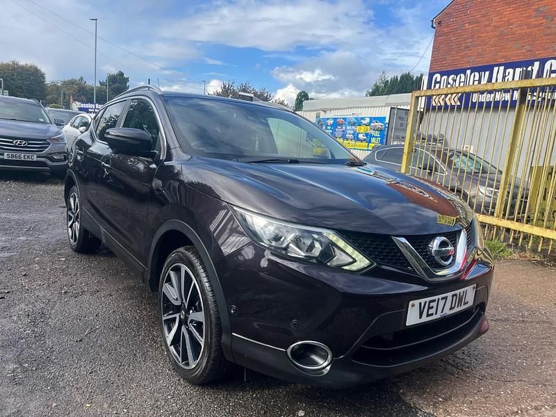 Black Used 2017 Nissan Qashqai Tekna SUV | £6,499 (Super price) - Image 1/4