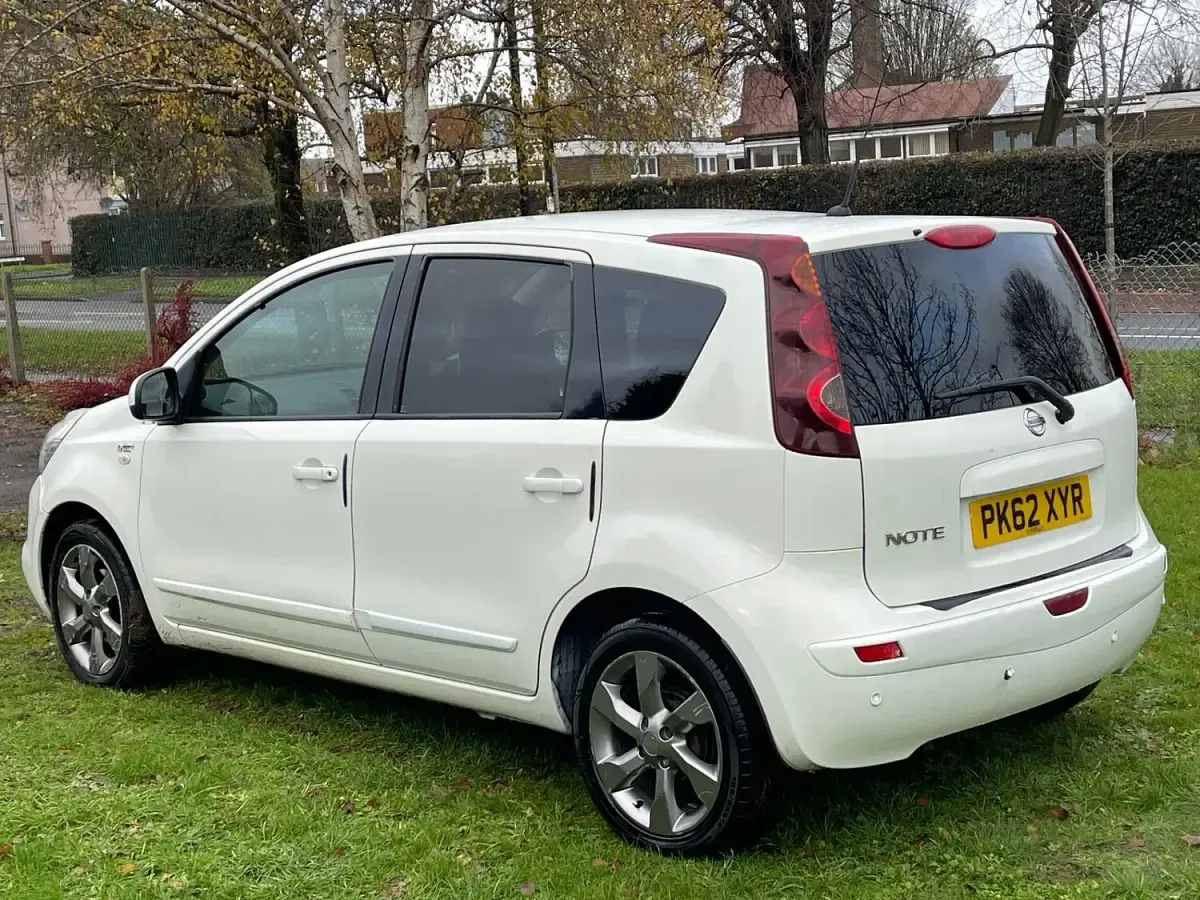 Used Nissan Note N-TEC 110 HP (80 kW) 2012 White Hatchback