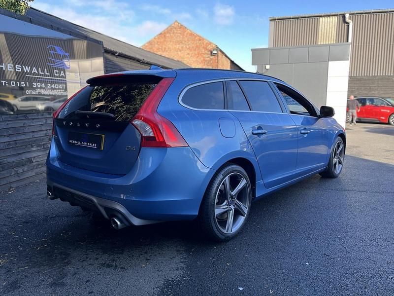 Usado Volvo V60 R-Design 181 CV (133 kW) 2015 Azul Familiar
