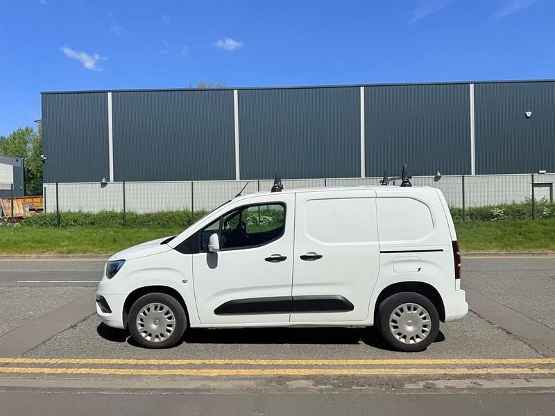 Used Vauxhall Combo Sportive 100 HP (73 kW) 2021 White MPV