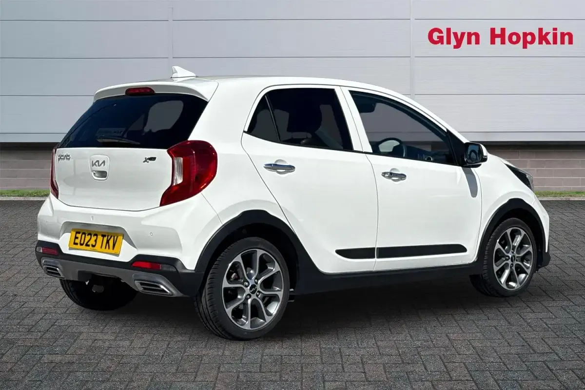 Used Kia Picanto X-Line 67 HP (49 kW) 2023 White Hatchback