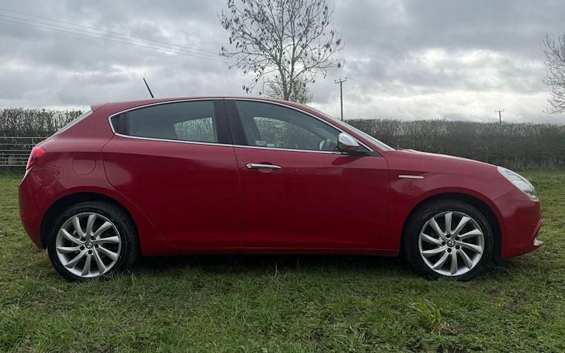 Used Alfa Romeo Giulietta Business 105 HP (77 kW) 2015 Red Hatchback