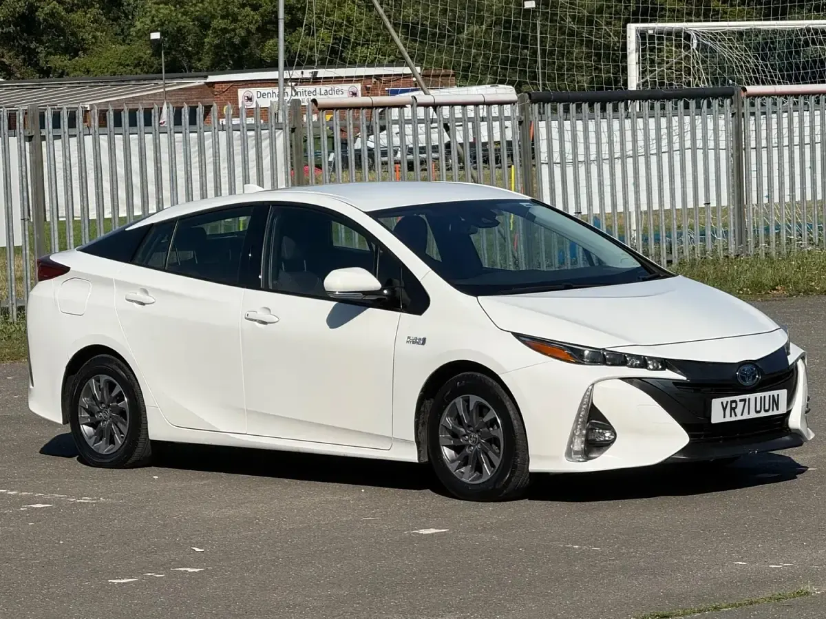 Used Toyota Prius Business Edition 122 HP (89 kW) 2021 White Hatchback