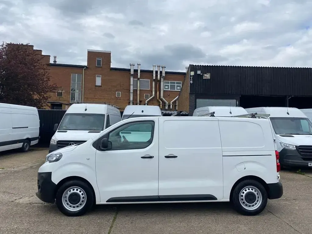Begagnad Peugeot Expert Premium 100 HK (73 kW) 2022 Vit Van