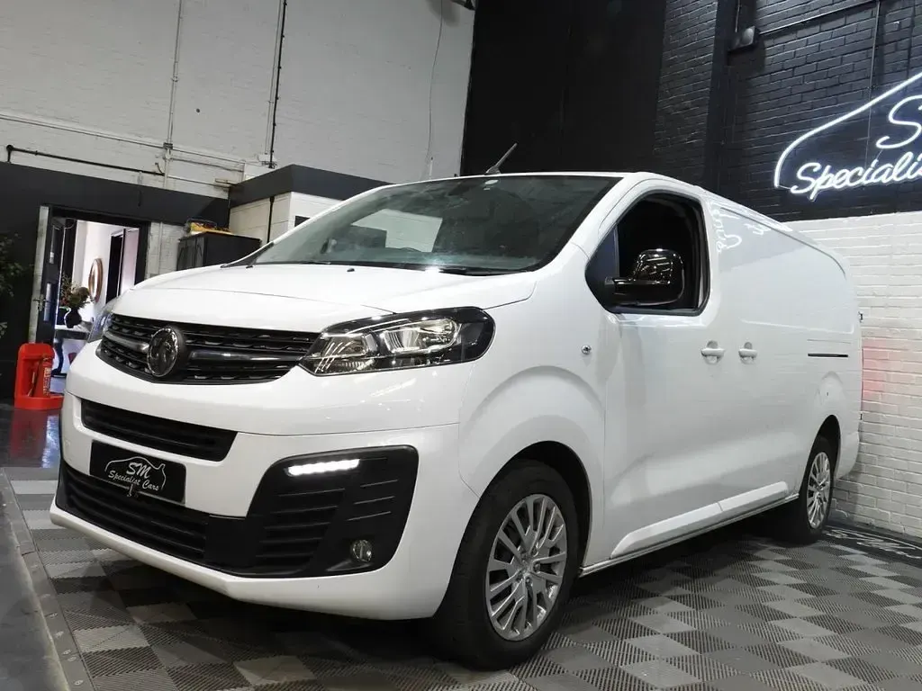 Used Vauxhall Vivaro S 100 HP (73 kW) 2023 White MPV