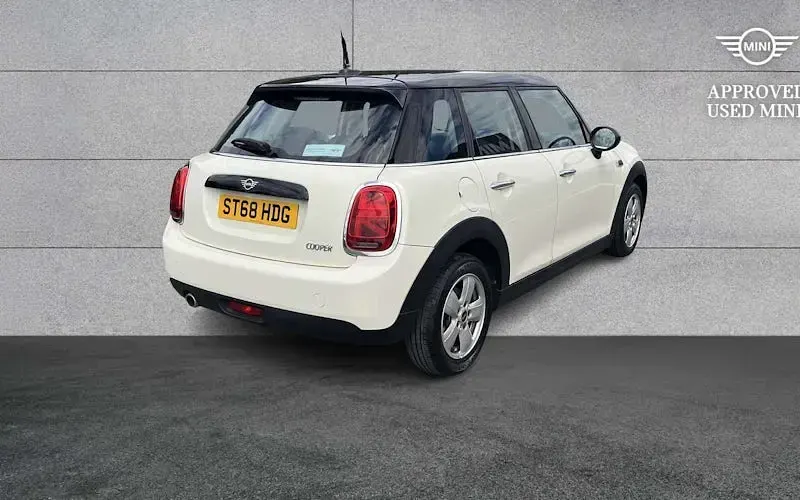 Used Mini Cooper Hatch 136 HP (100 kW) 2018 White Hatchback