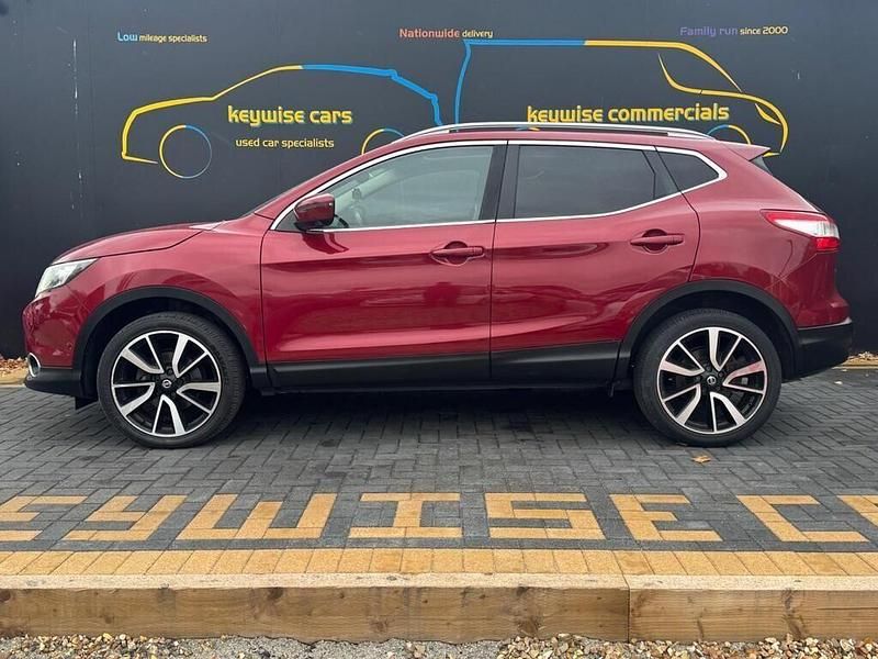 Used Nissan Qashqai Tekna 110 HP (80 kW) 2017 Red SUV