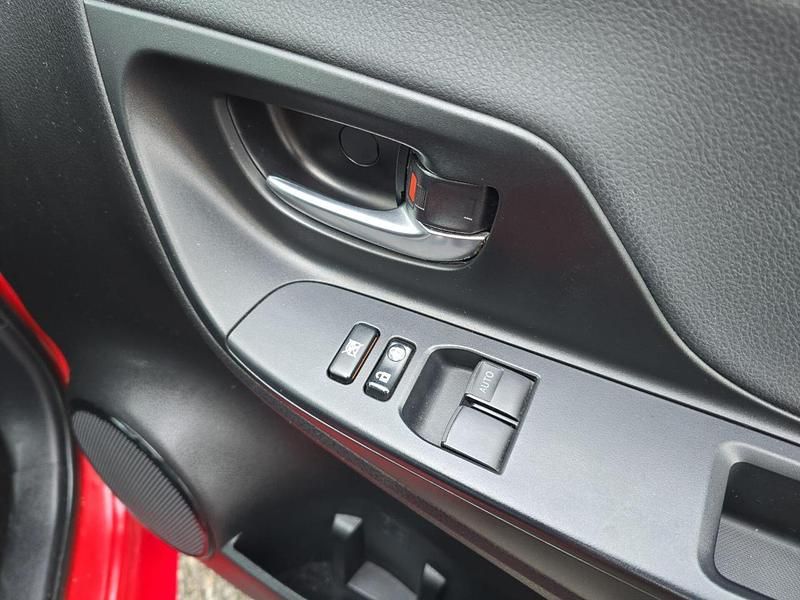 Used Toyota Yaris Design 109 HP (80 kW) 2017 Red