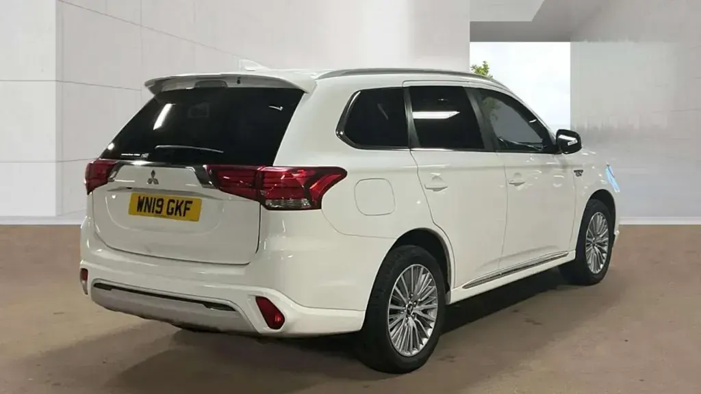 Used Mitsubishi Outlander P-HEV 2019 White SUV