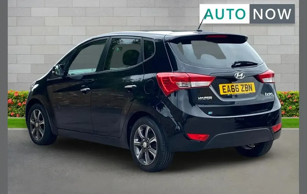 Used Hyundai ix20 Premium 88 HP (64 kW) 2016 Black Hatchback