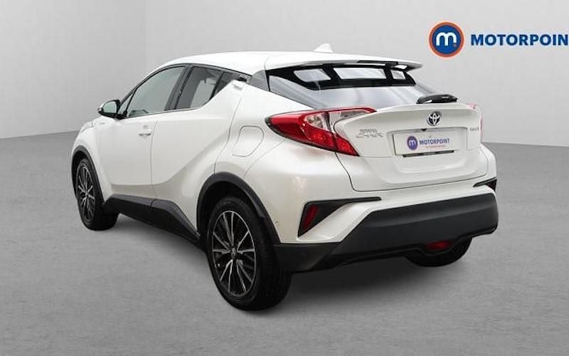 Used Toyota C-HR 122 HP (89 kW) 2017 White SUV