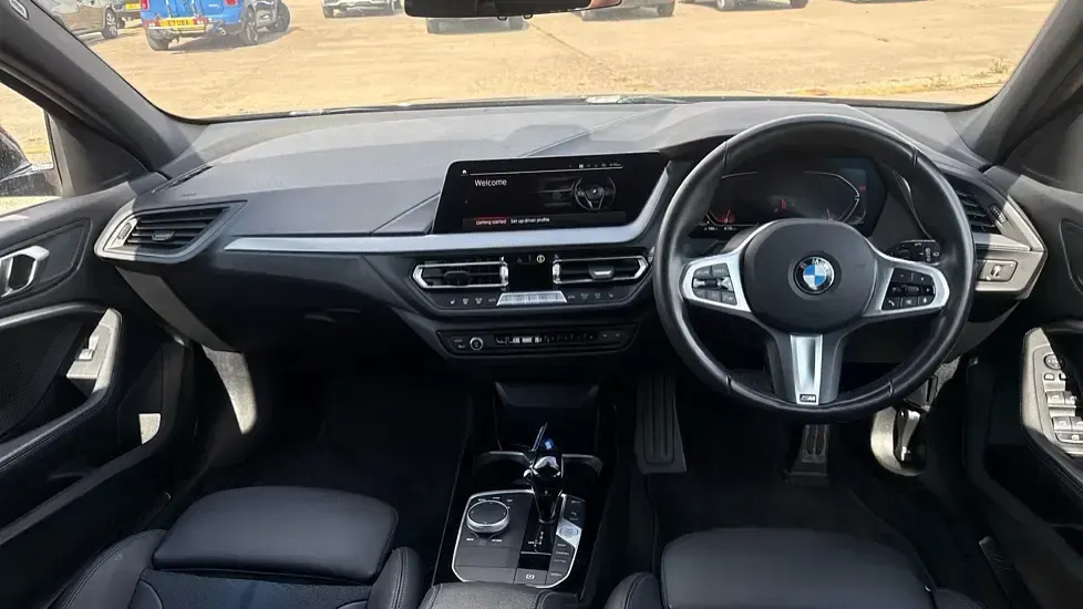 Used BMW 118 M Sport 136 HP (100 kW) 2023 Black sapphire Hatchback