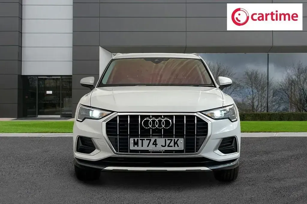 Begagnad Audi Q3 Sport 150 HK (110 kW) 2024 Vit SUV
