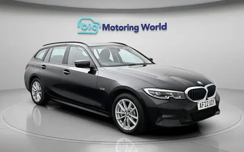 Usado BMW 330e 292 HP (214 kW) 2022 Preto Carrinha
