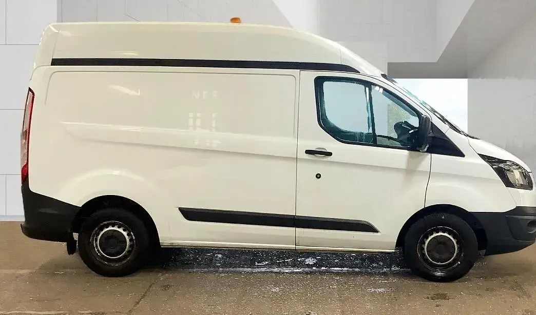 Used Ford Transit Custom 105 HP (77 kW) 2017 White Van