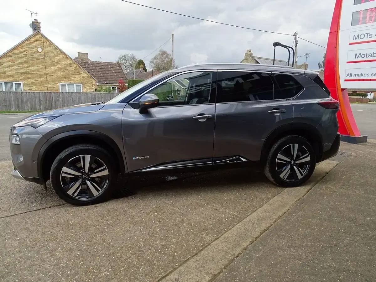 Used Nissan X-Trail Tekna 213 HP (156 kW) 2023 Grey SUV