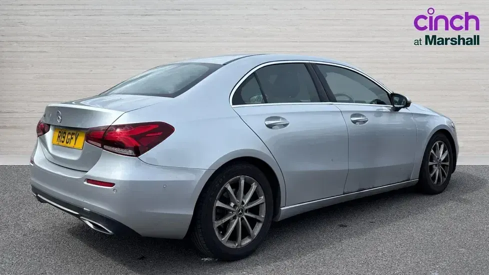 Usado Mercedes A180 Premium 116 HP (85 kW) 2019 Prateado Sedan