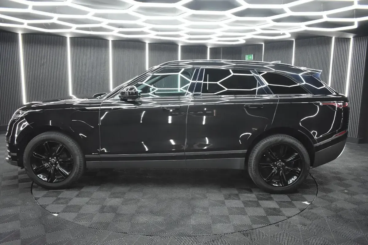 Used Land Rover Range Rover Velar R-Dynamic 177 HP (130 kW) 2018 Black SUV