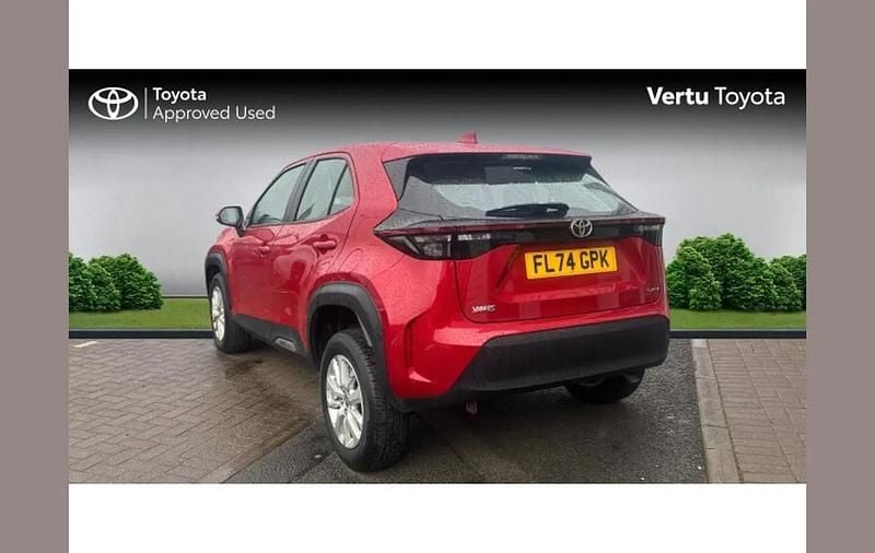 Used Toyota Yaris Cross 113 HP (83 kW) 2024 Red SUV