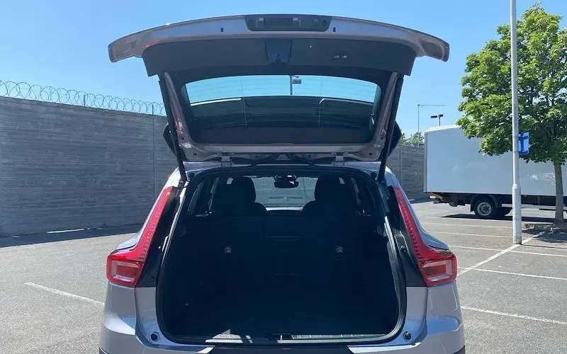 Used Volvo XC40 Plus 197 HP (144 kW) 2026 Silver SUV