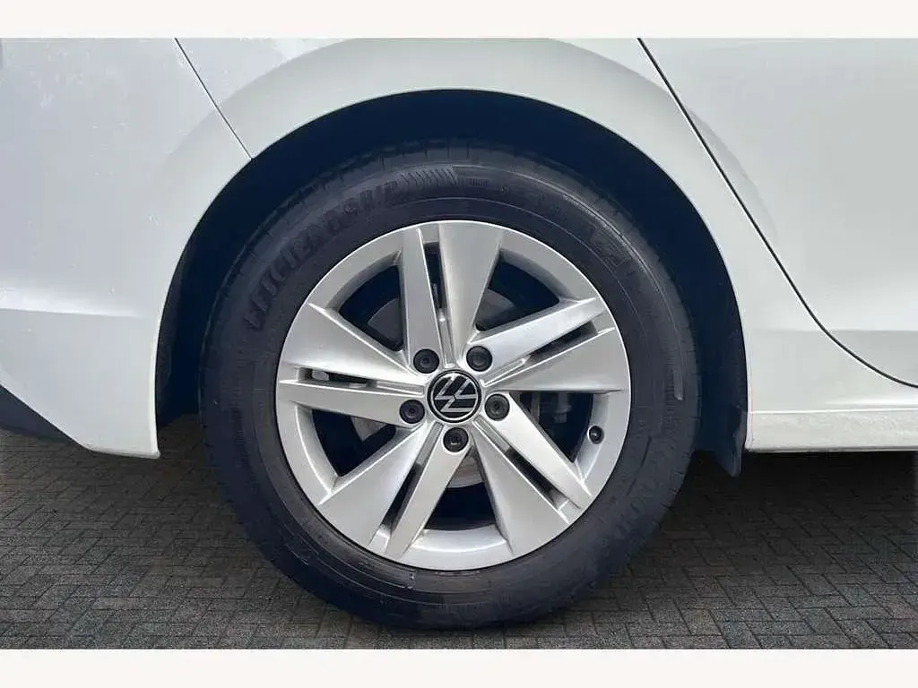 Used VW Golf VII Life 150 HP (110 kW) 2021 White Hatchback
