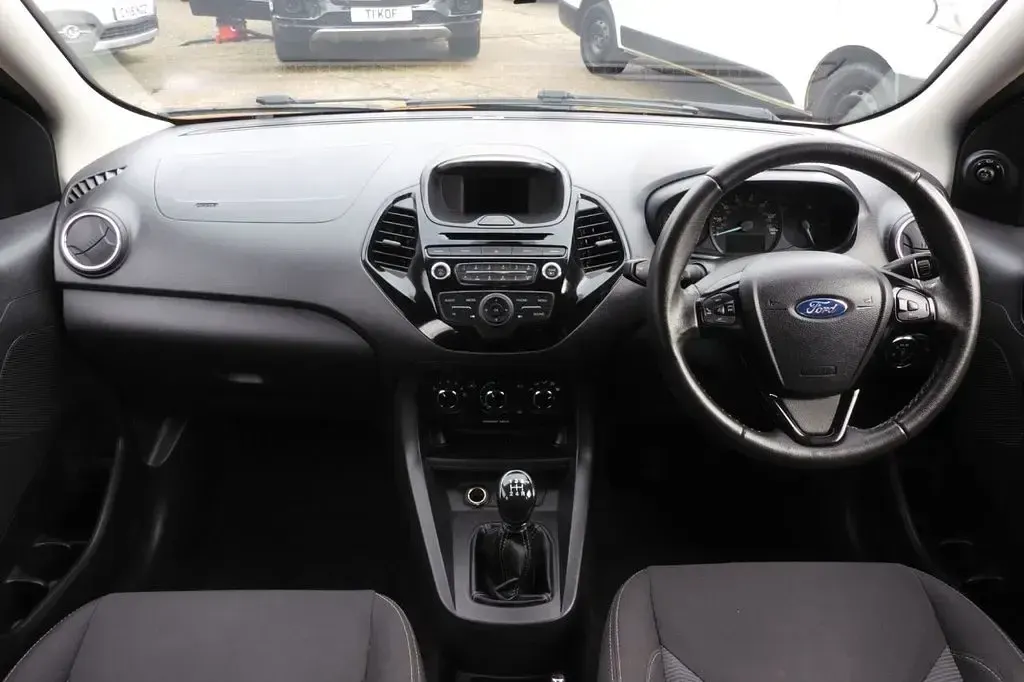 Used Ford Ka Plus Zetec 85 HP (62 kW) 2017 Gold Hatchback