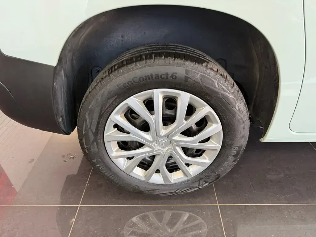 Used Citroën Berlingo Feel 101 HP (74 kW) 2020 Green MPV