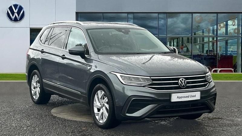 Platinum grey metallic Used 2022 VW Tiguan Allspace Life SUV | £21,675 (Fair price) - Image 1/4