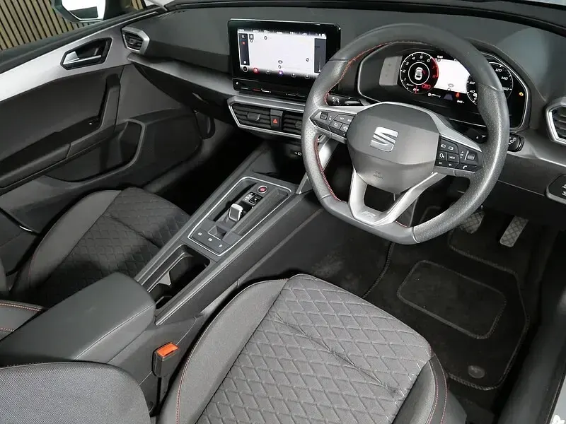 Used Seat Leon FR 110 HP (80 kW) 2024 White Hatchback