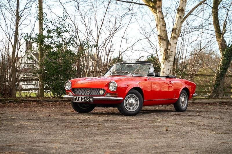 Used Fiat 124 Spider 108 HP (79 kW) 2016 Red Cabriolet