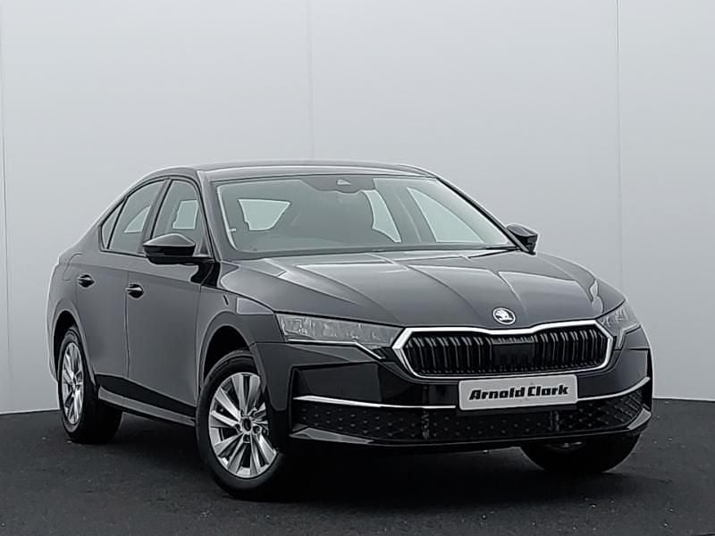 Black New 2025 Skoda Octavia SE Technology Hatchback | £21,998 (Good price) - Image 1/4