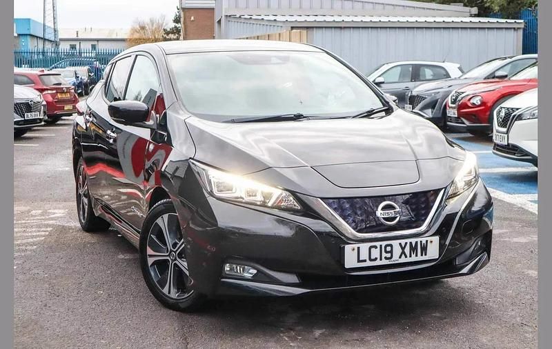 Black Used 2019 Nissan Leaf Tekna Hatchback | £8,176 (Fair price) - Image 1/4