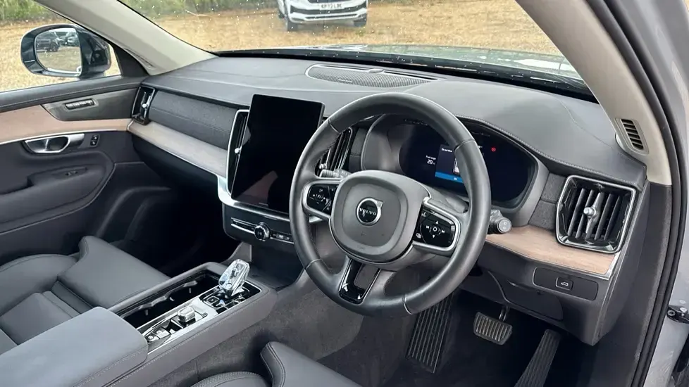 Used Volvo XC90 Plus 250 HP (183 kW) 2025 Metallic  vapour grey SUV